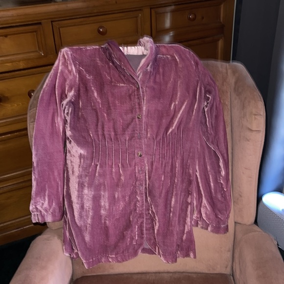 Gougeous Velvet lite jacket, super cute with every thing from dungarees to skirt - Picture 3 of 8